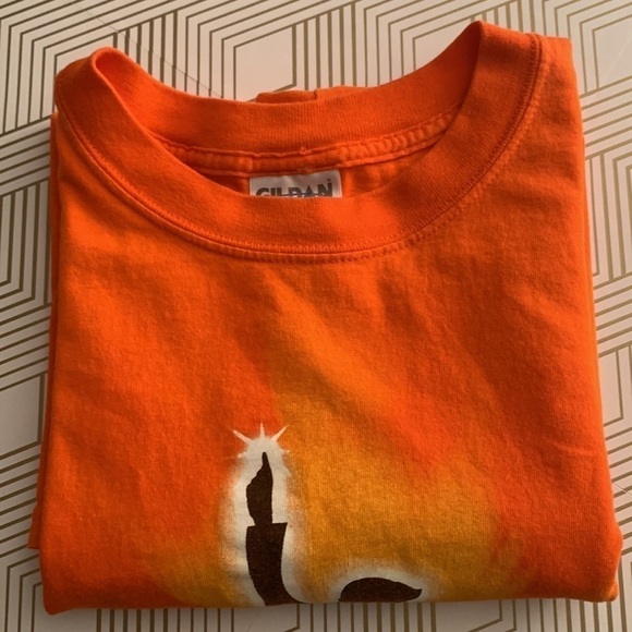 GILDAN Orange “Saturday Night Fever” T-Shirt Size M #140 - Picture 5 of 7